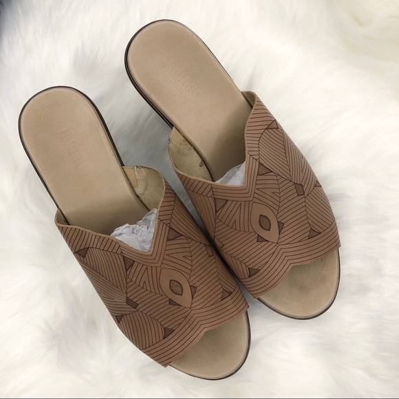 MUNRO Marisa Leather Mule Sandals Geometric Tan Size 11W - Picture 3 of 11